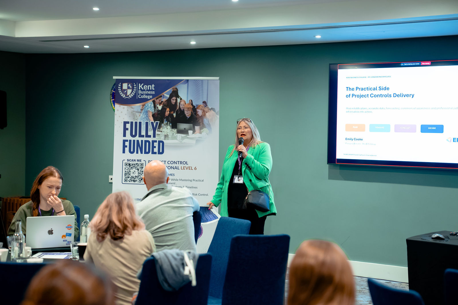 A facilitated session in one of the workshop rooms.